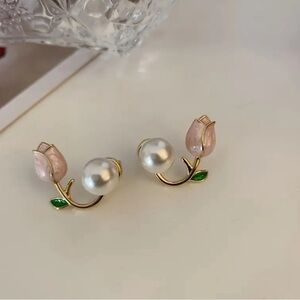 Tulip Stud earrings
